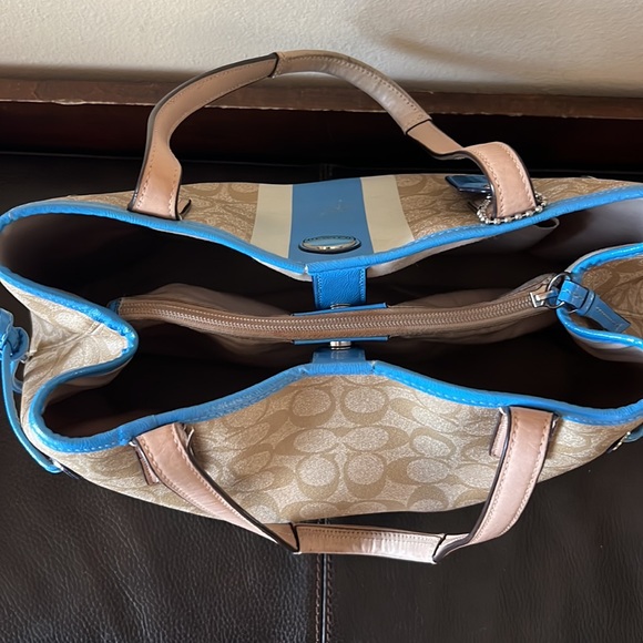 Coach Handbag Classic C Design With Silver Hardware Includes Wristlet - Picture 6 of 16